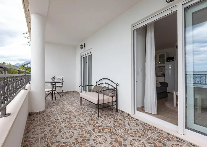 Apartament Mirona - *