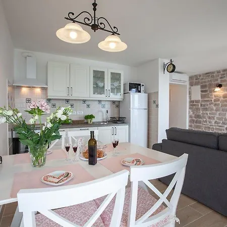 Apartment Mirona - *