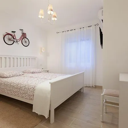 Apartment Mirona - *
